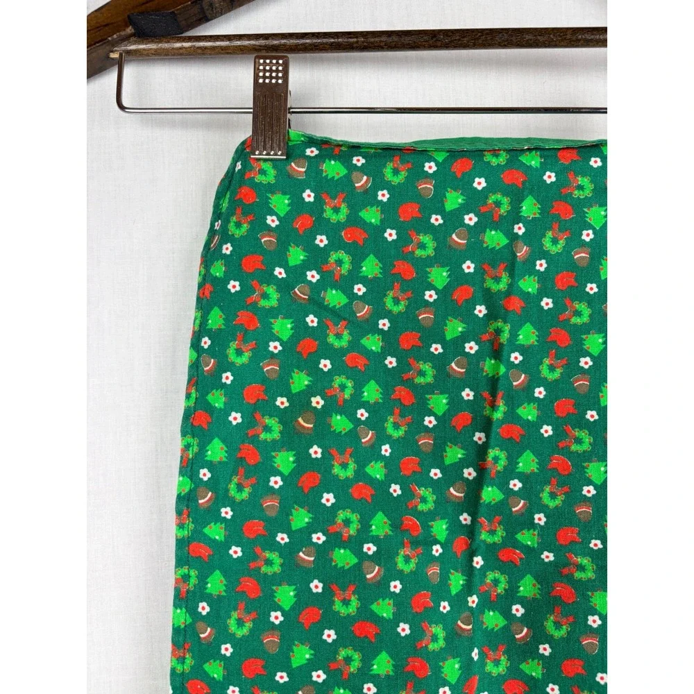 Set of 6 Christmas Cloth Napkins Green Holiday Tree Wreath Cardinal Print